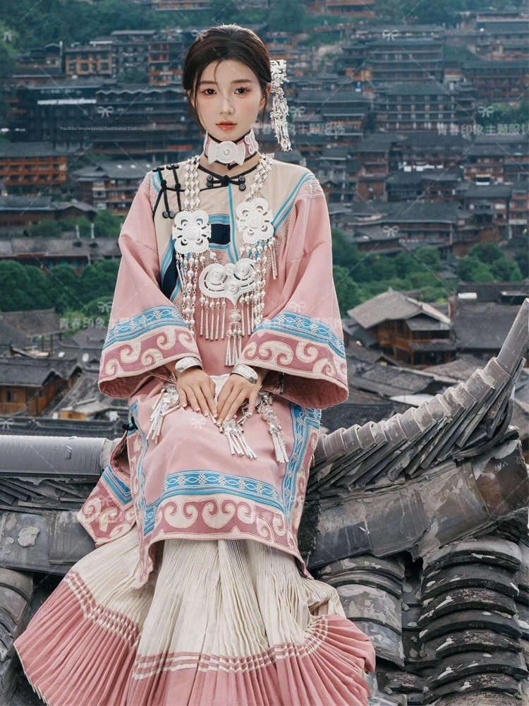 Różowa odzież w stylu etniczny – Ethnic Fashion Shoot recenzja i cena